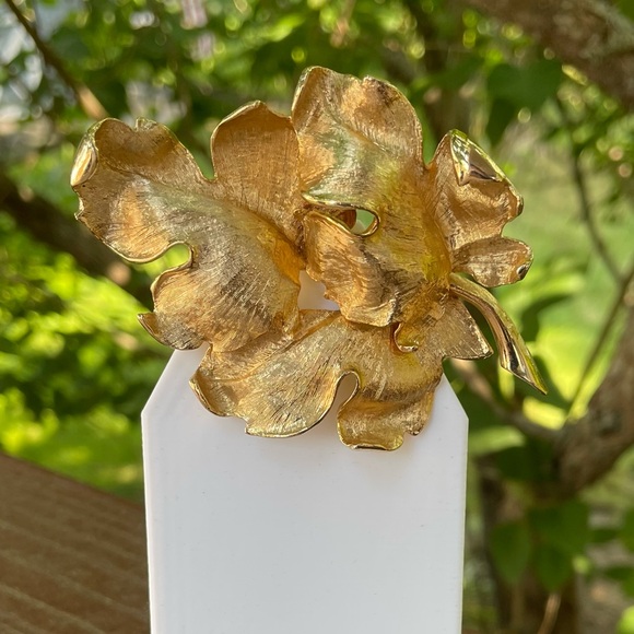 Vintage Signed Judy Lee Triple Oak Leaf Goldtone Brooch - Picture 2 of 7